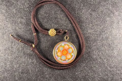 编号118-6597398：彩绘小唐卡-六字真言咒轮（圆形·直径3.5CM左右）