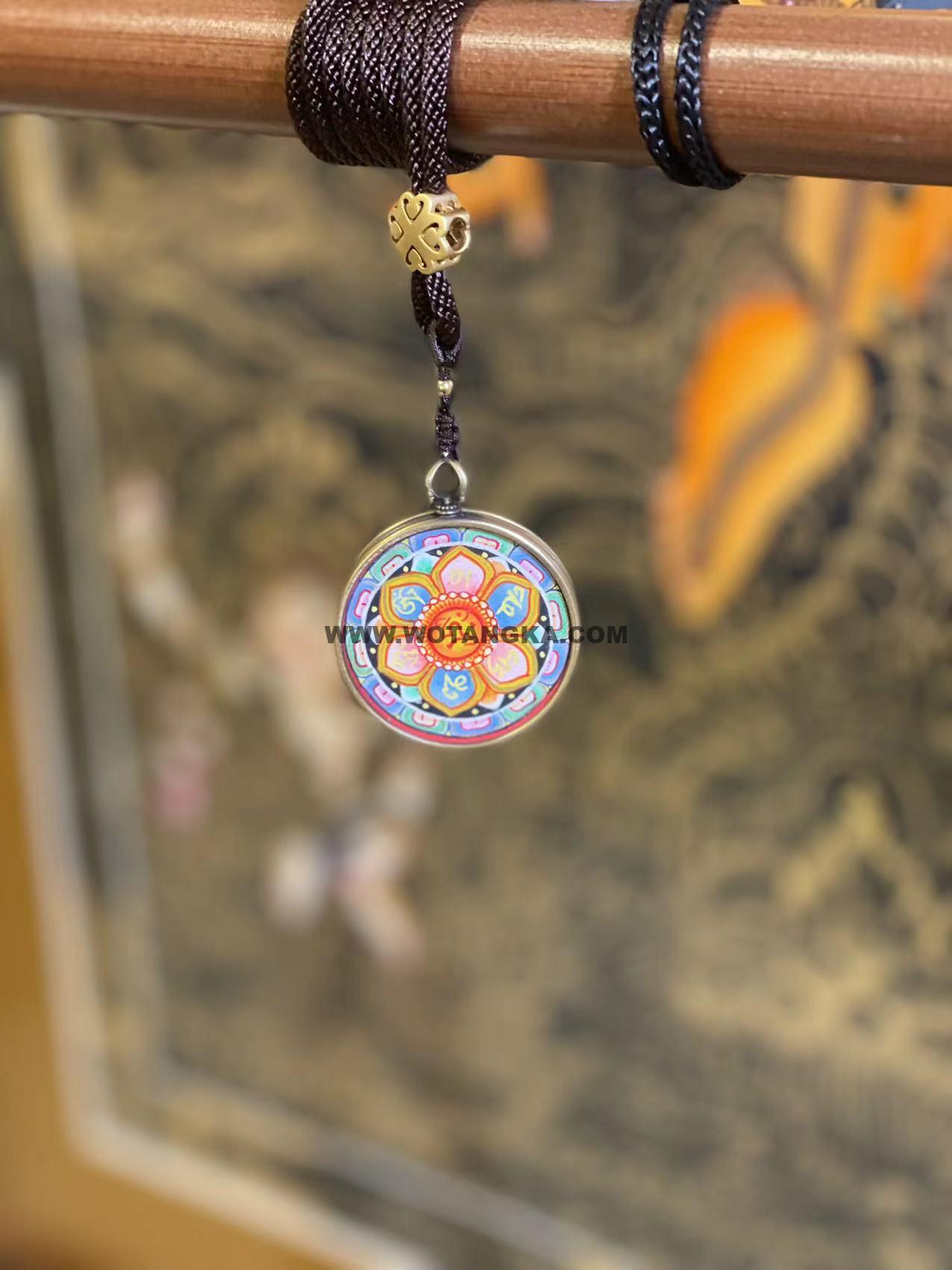 编号118-6597398：彩绘小唐卡-六字真言咒轮（圆形·直径3.5CM左右）