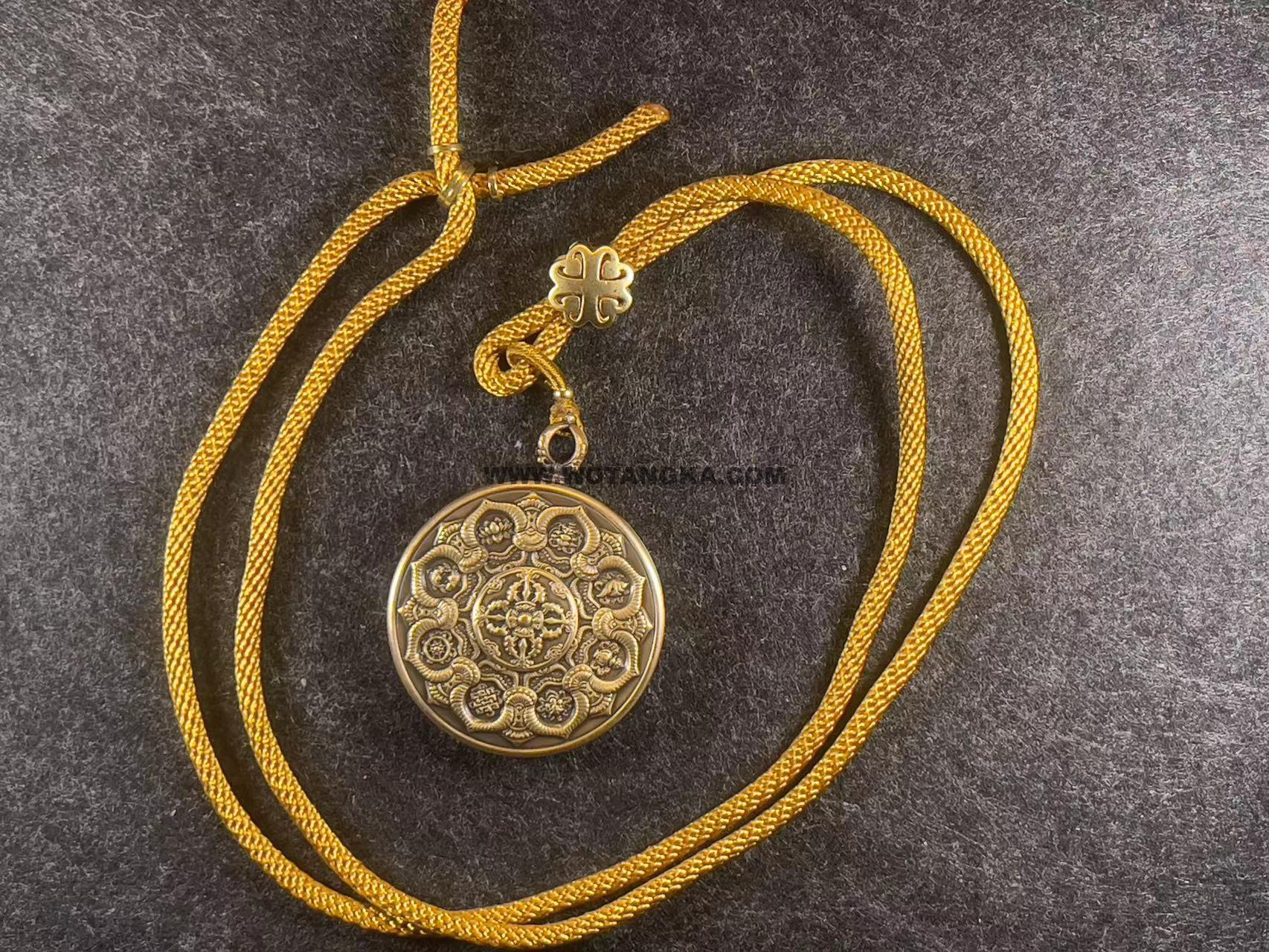 编号118-8880983：彩绘小唐卡-六字真言冥想坛城（圆形·直径3.5CM左右）