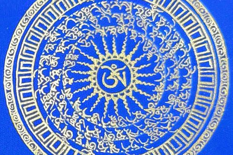 编号118-9550449：蓝金小唐卡-六字大明咒（圆形·直径3.5CM左右）