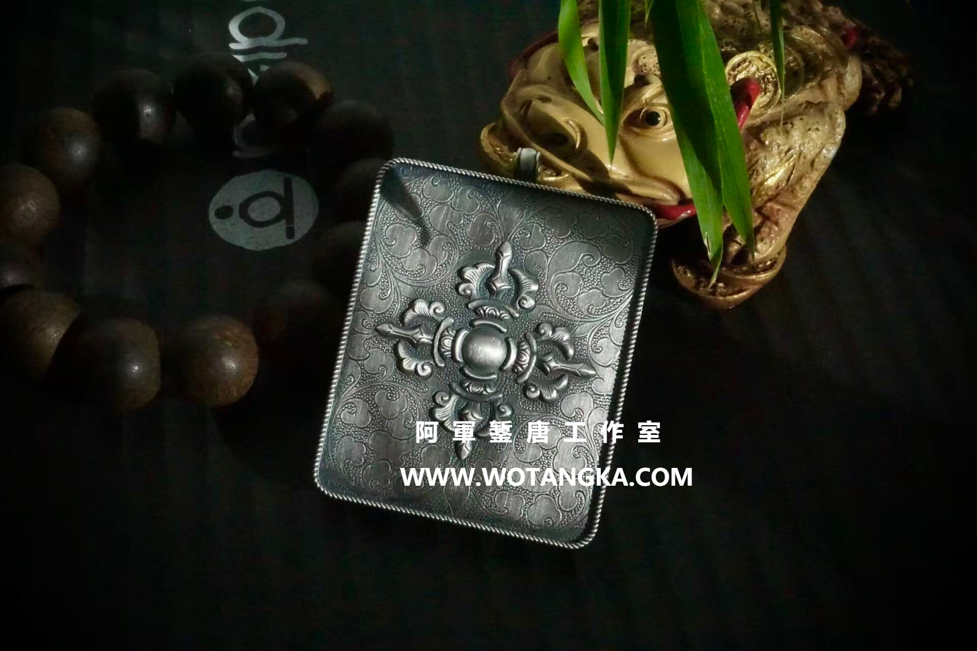 沃唐卡嘎乌盒编号Ghau1006:云纹十字金刚杵嘎乌盒