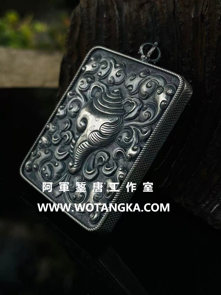 沃唐卡嘎乌盒编号Ghau1441：云纹右旋白螺嘎乌盒