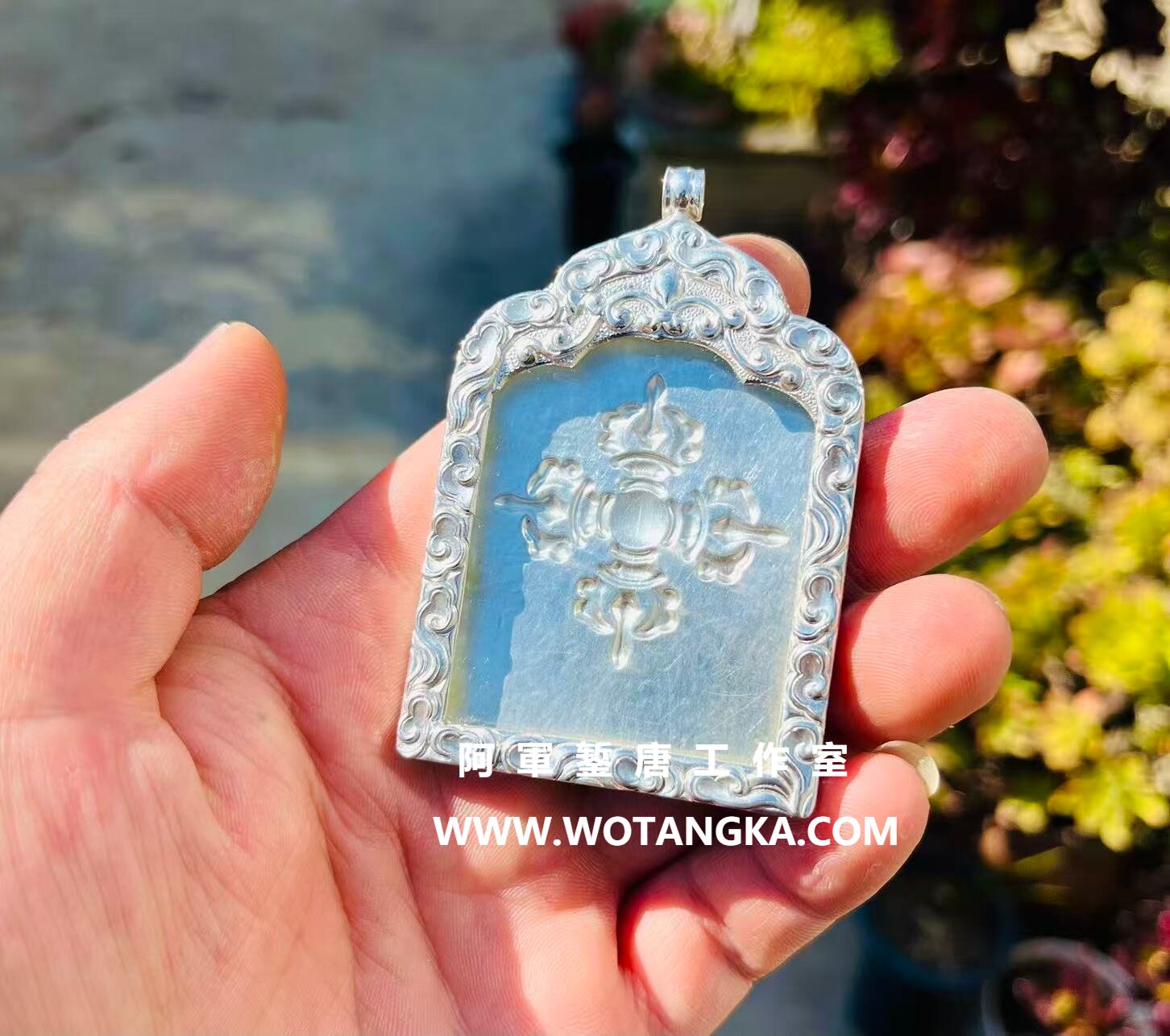 沃唐卡嘎乌盒编号Ghau3381:宝顶云纹鎏金十字金刚杵嘎乌盒