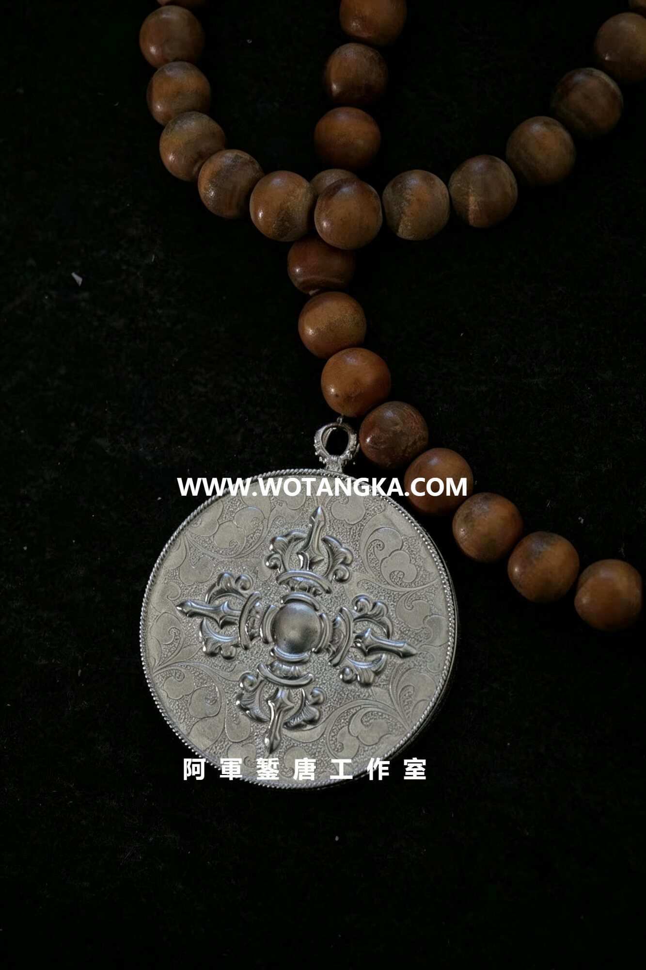 沃唐卡嘎乌盒编号Ghau4048:福云纹十字金刚杵圆形嘎乌盒