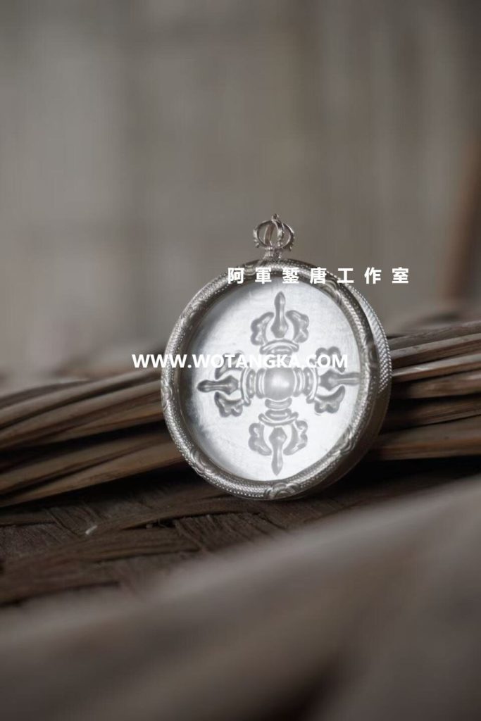 沃唐卡嘎乌盒编号Ghau4048：福云纹十字金刚杵圆形嘎乌盒