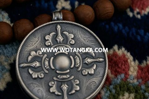 沃唐卡嘎乌盒编号Ghau4162：扭花纹十字金刚杵圆形嘎乌盒